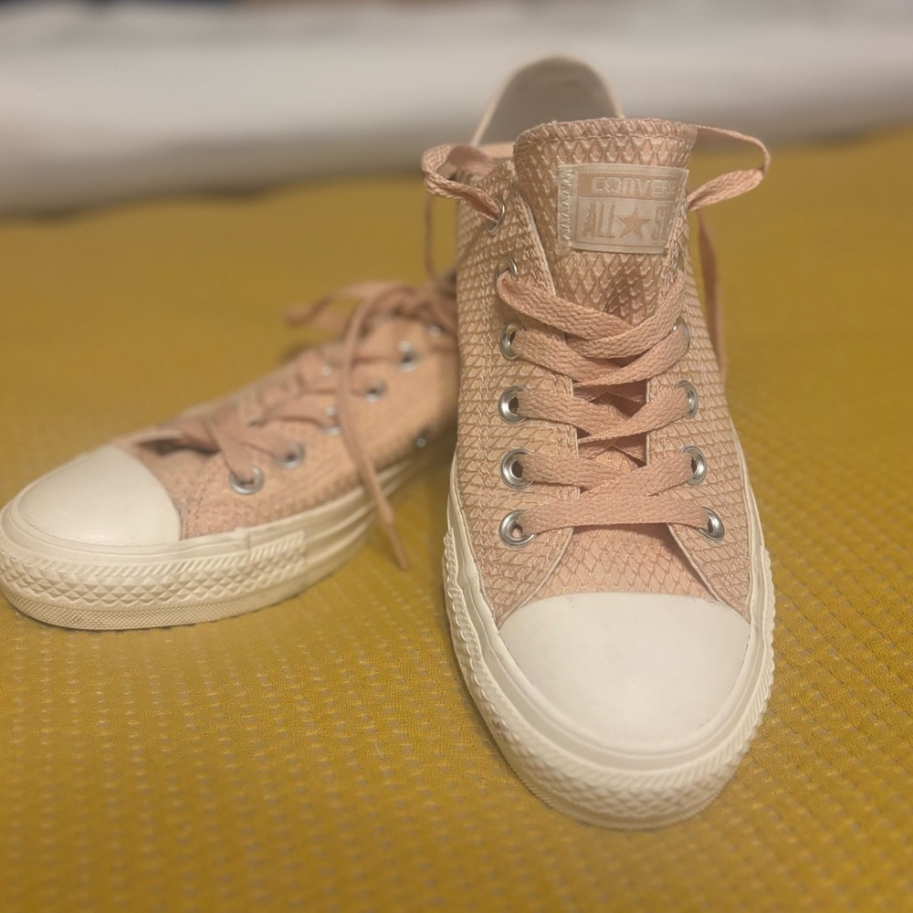 Converse Women's Light Pink textured Sneakers